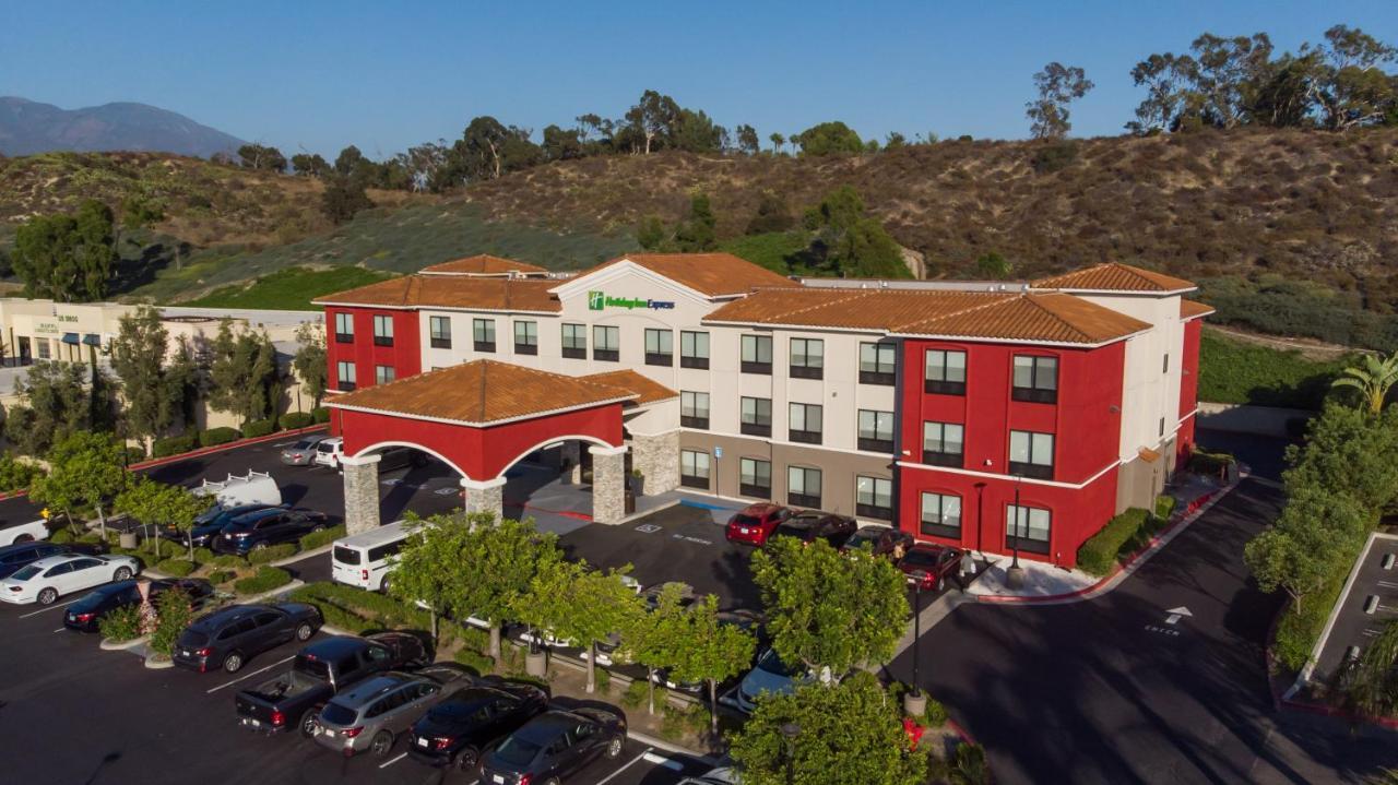Holiday Inn Express & Suites - Lake Forest, An Ihg Hotel Екстериор снимка
