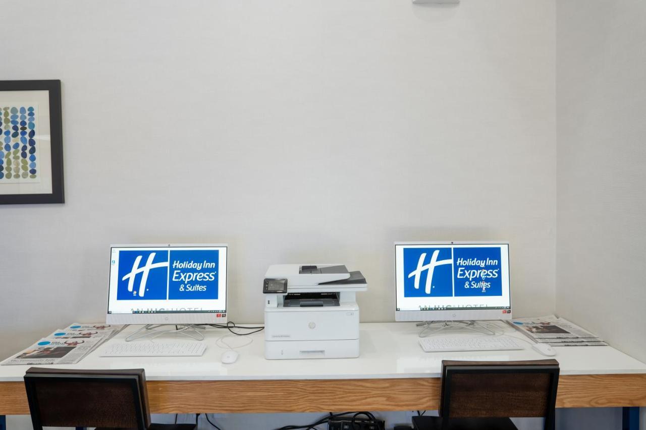 Holiday Inn Express & Suites - Lake Forest, An Ihg Hotel Екстериор снимка