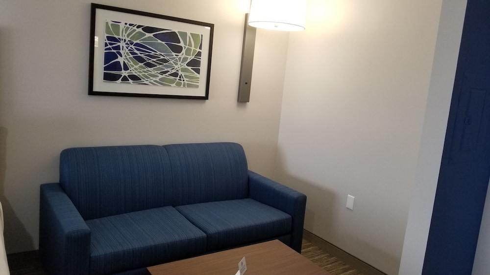 Holiday Inn Express & Suites - Lake Forest, An Ihg Hotel Екстериор снимка
