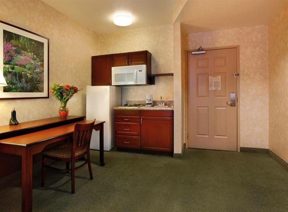 Holiday Inn Express & Suites - Lake Forest, An Ihg Hotel Екстериор снимка